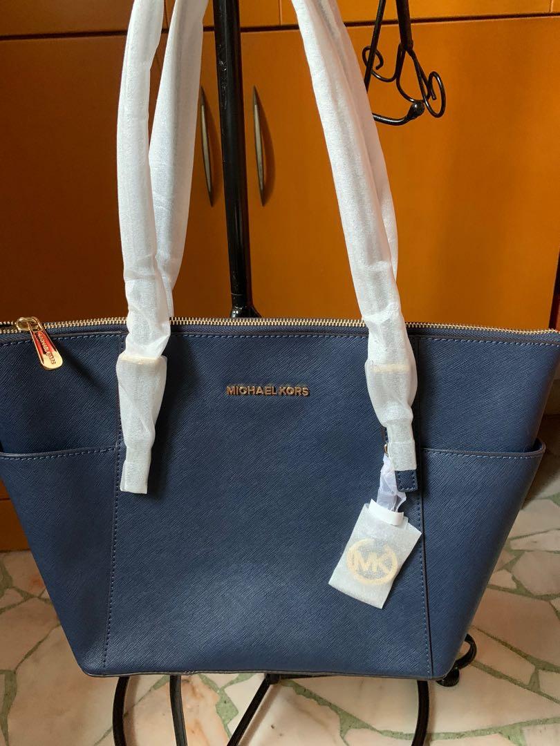 Jet Set Large Saffiano Leather Tote Bag