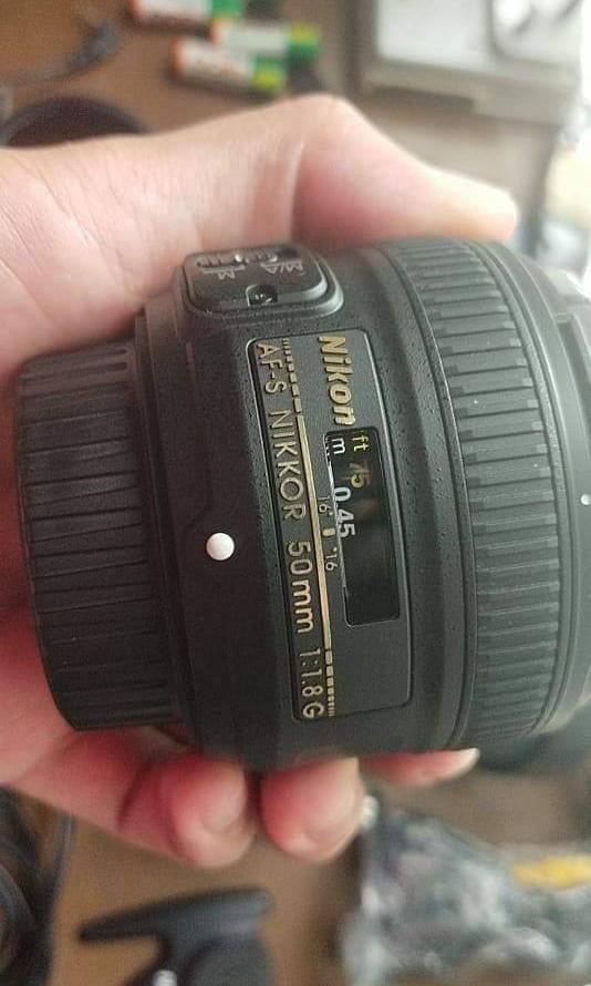 Nikkon D5000, Everything Goes! (Category: Cameras) located in Manila. Submitted by jaysellseverything (Listing ID 1062288767, Image 3). Description: Everything you see in the pic is included. Medyo may viginette yung screen nya, 3k daw ang paayos sabi sa quiapo, works fine kahit hindi ipaayos tho. Negotiable usap kayo ng tatay ko, sya kasi may ari..