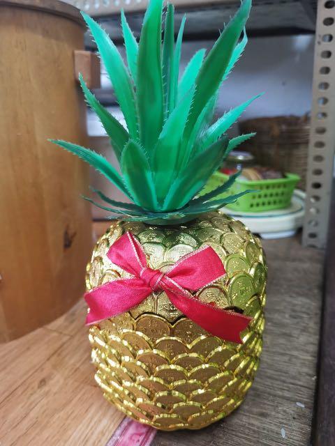 Pineapple Container (Category: Vases & Decorative Bowls) located in Kuala Lumpur. Submitted by everydaysky (Listing ID 1062155939, Image 1). Description: Container Ong Lai .