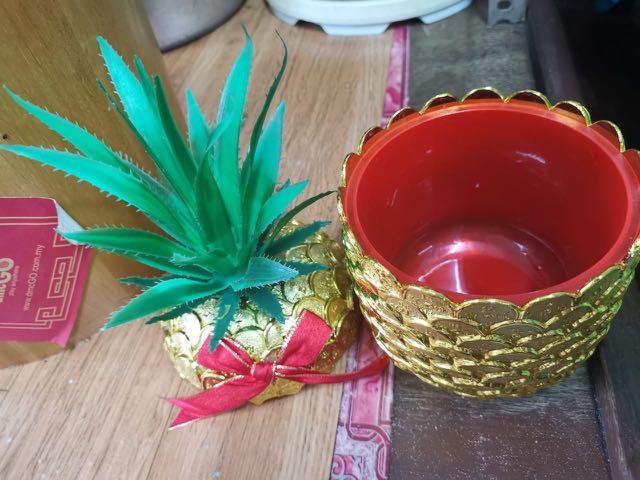Pineapple Container (Category: Vases & Decorative Bowls) located in Kuala Lumpur. Submitted by everydaysky (Listing ID 1062155939, Image 2). Description: Container Ong Lai .
