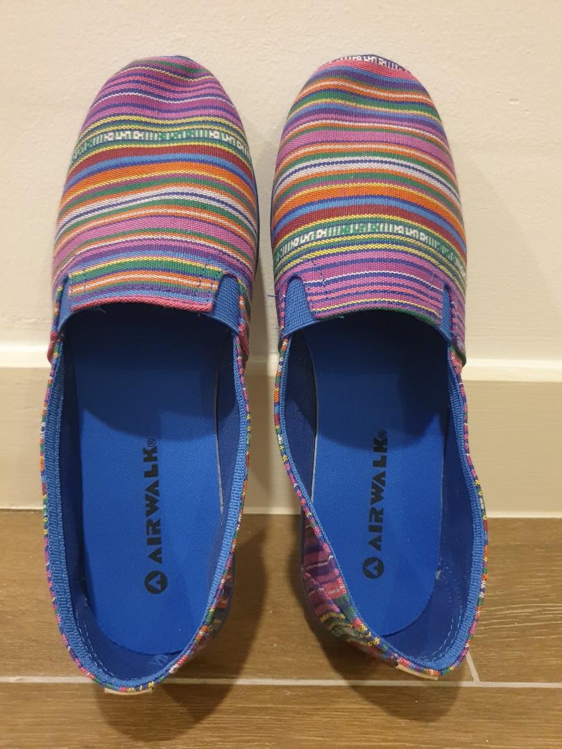 Airwalk flip flops hotsell payless