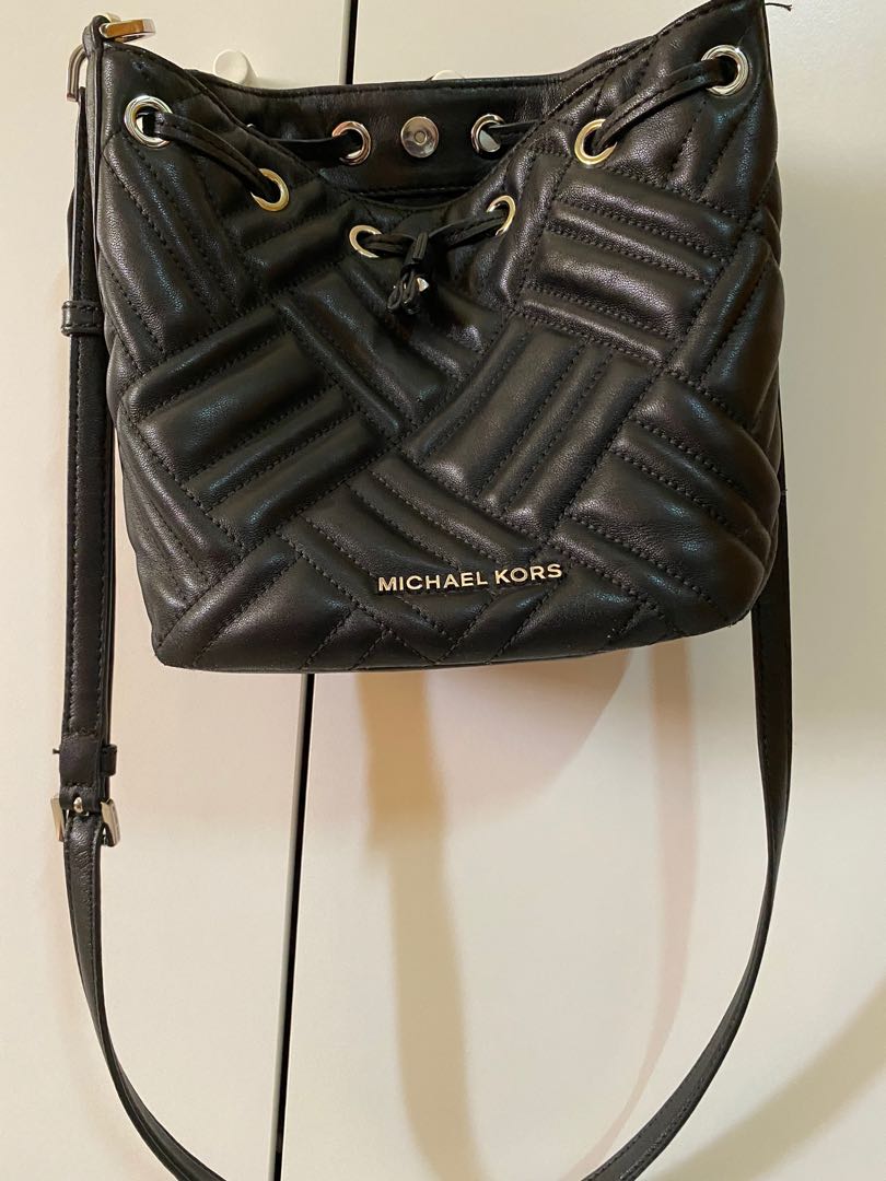 Michael kors peyton xs bucket crossbody top