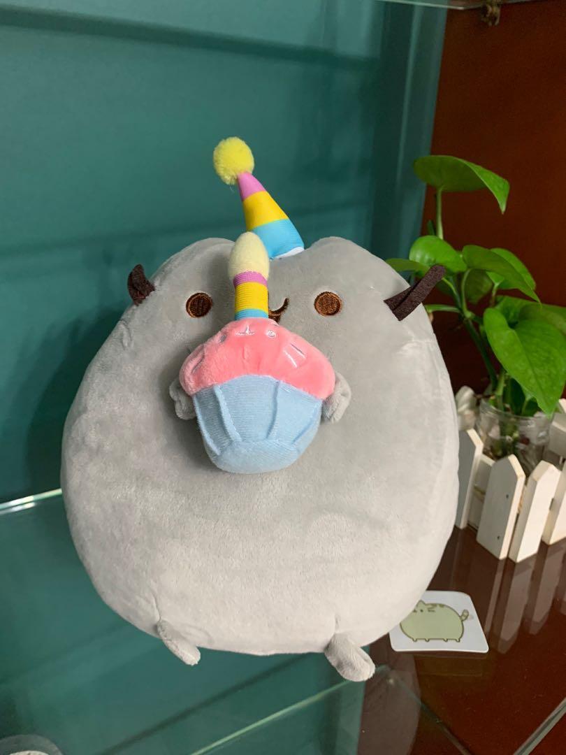 birthday cupcake pusheen