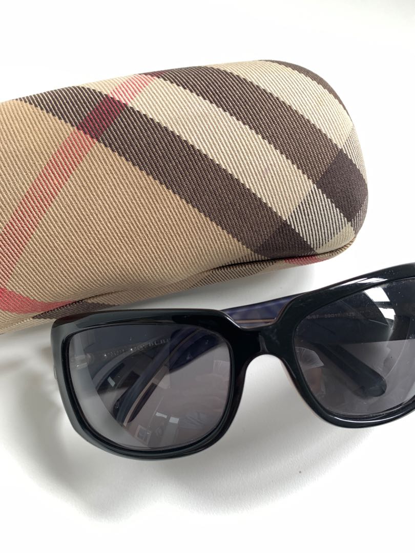 Burberry vintage sunglasses, Women's Fashion, Watches & Accessories