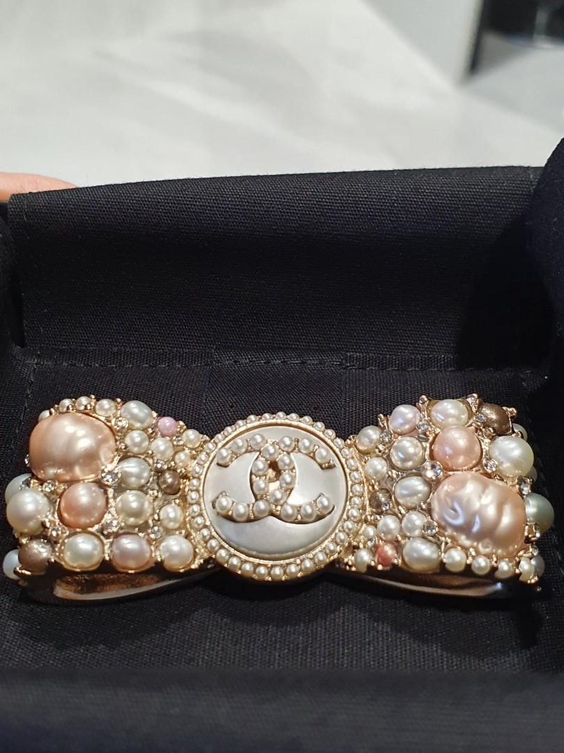 Chanel 21V Pearly Bow Brooch Ivory / Pink Glass Pearls