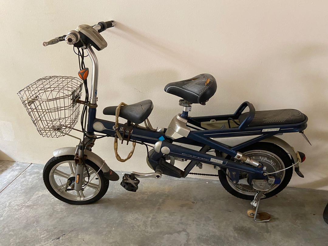 Electric bike with outlet kids seat