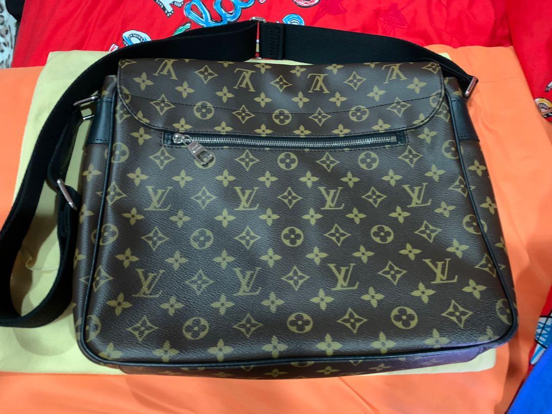 Louis Vuitton Christopher Messenger ( M41643 ), Luxury, Bags & Wallets on  Carousell