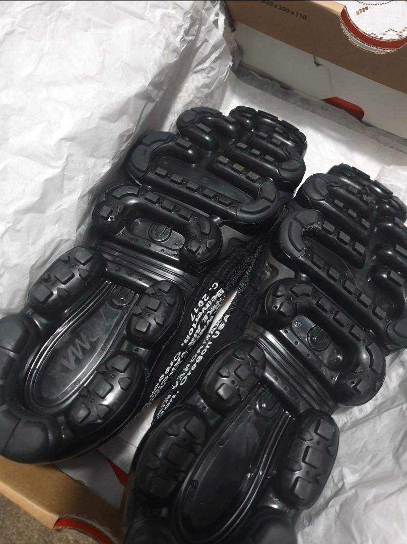 Ua off store white vapormax