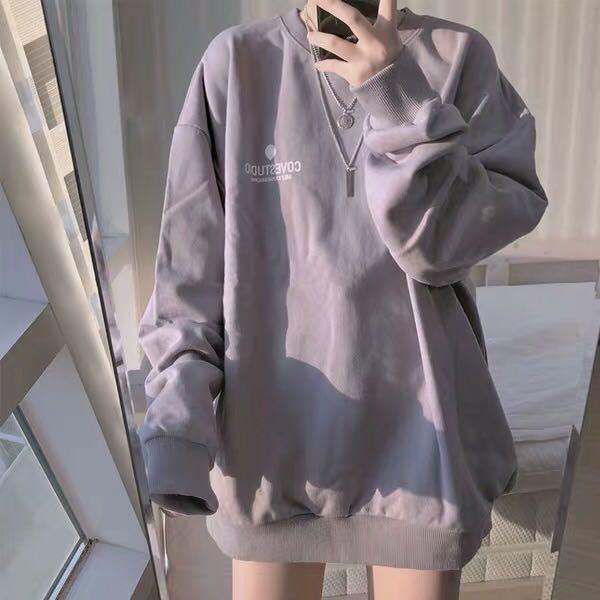 baggy sweatshirt