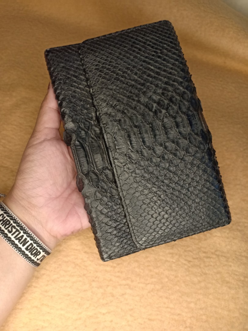 Real snake skin Wallet ( pampaswerte ), Luxury, Bags & Wallets on Carousell