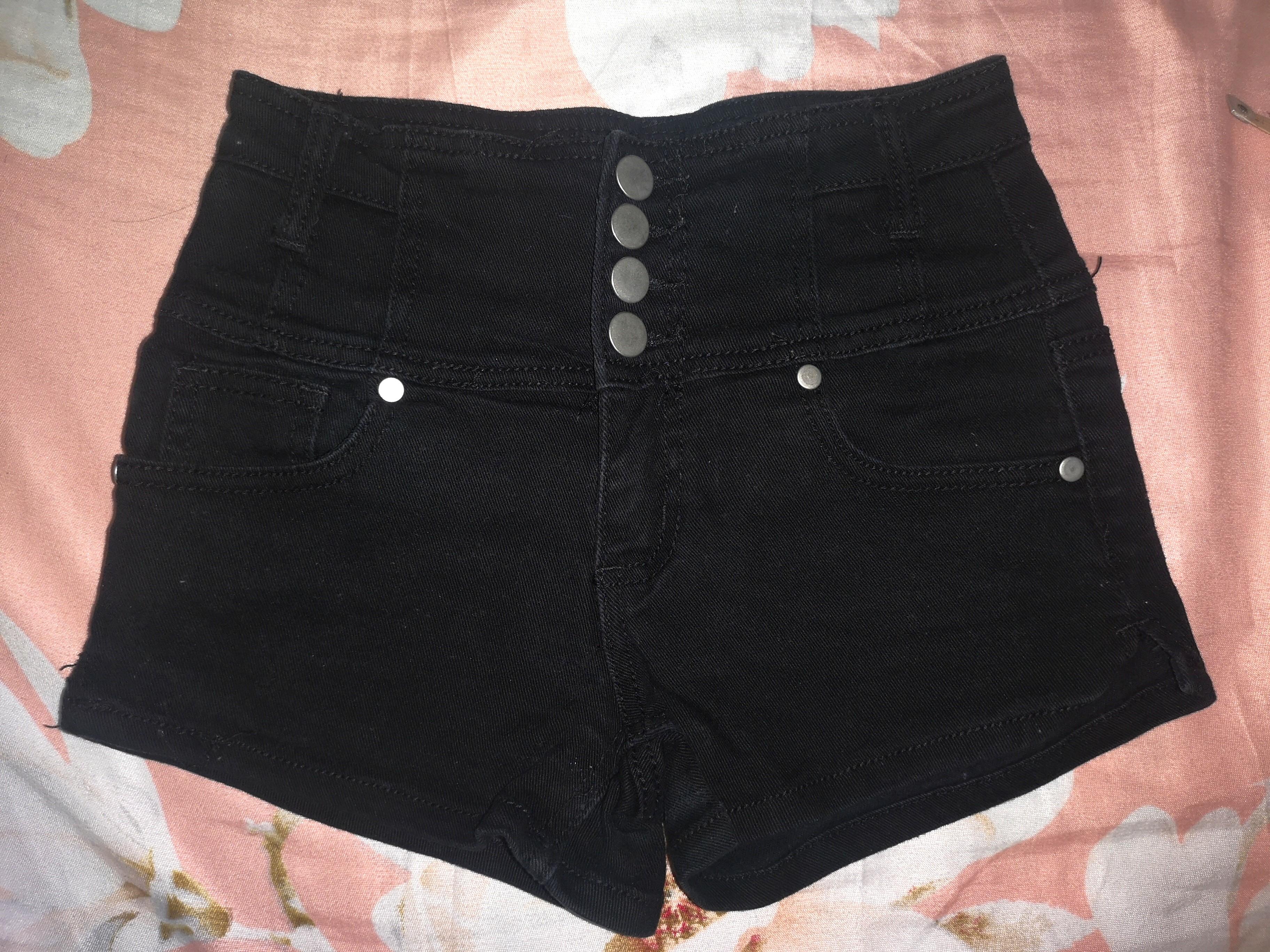 No boundaries top black shorts
