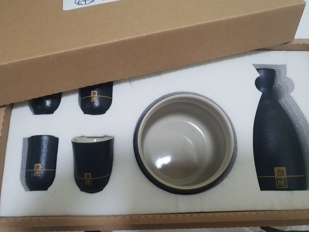 Sake Flask and cups with bucket, Furniture & Home Living, Kitchenware