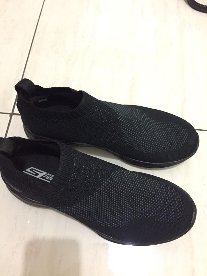 Skechers go hot sale strike black