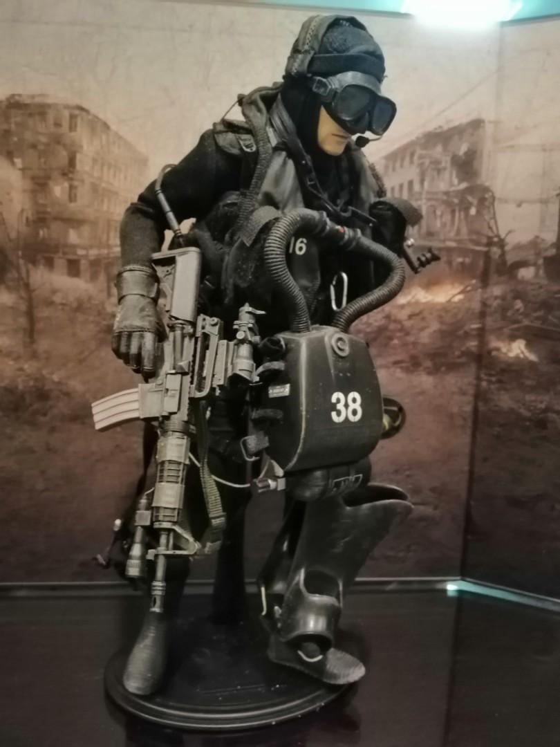 SWAT フィギュア HOT TOYS（ホットトイズ・ミリタリー】1／6