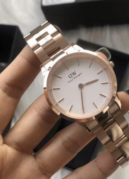 Daniel wellington cheap hybrid watch