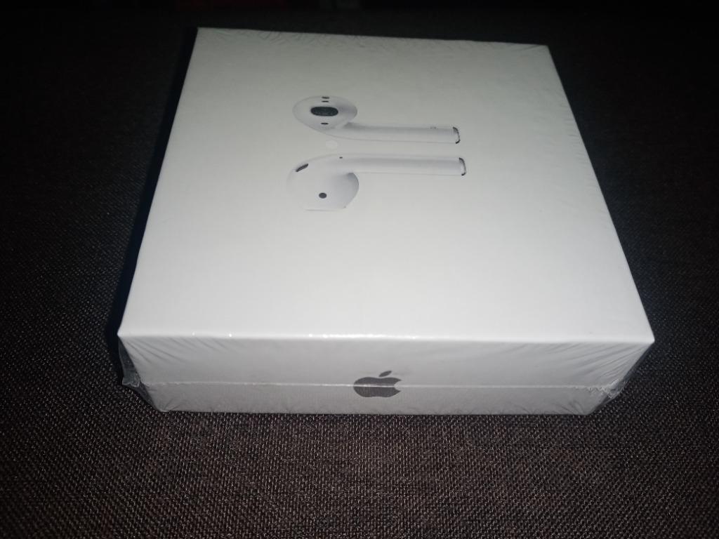 Apple Airpods (Category: Portable Audio Accessories) located in Las Pinas. Submitted by mikko.gomez (Listing ID 1062576251, Image 1). Description: For sale apple airpods premium Brand new hindi nagamit Rush sale. Need cash Meetup: Las Piñas or pwede mo lalamove Fix price.