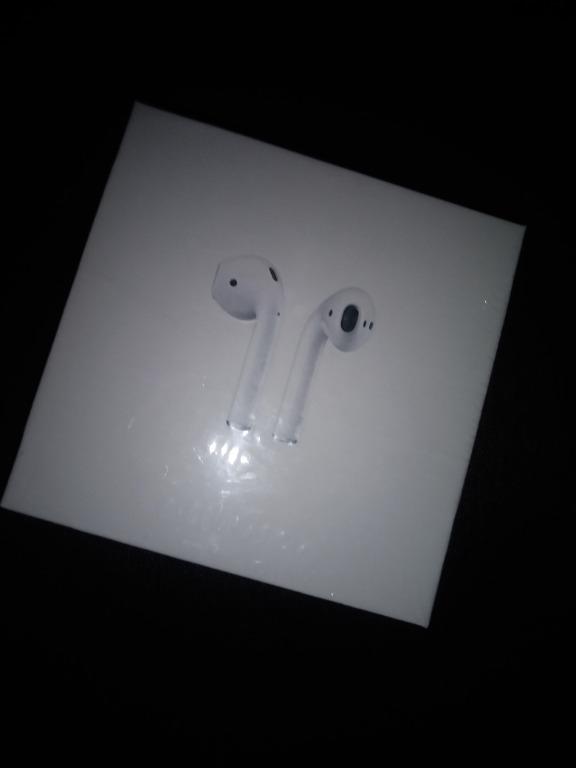 Apple Airpods gen2 (Category: Portable Audio Accessories) located in Las Pinas. Submitted by mikko.gomez (Listing ID 1062600552, Image 1). Description: For sale apple airpods premium Brand new hindi nagamit Rush sale. Need cash Meetup: Las Piñas or pwede mo lalamove Fix price.