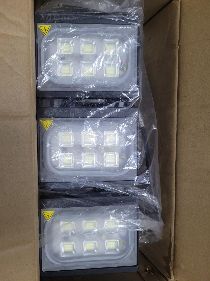 CHICLUX LED Floodlights, 90W 8100lm Security Lights with 330°Wide Lighting  Area, OSRAM LED Chips, 6000K Daylight, Adjustable Heads, IP66 Waterproof  Outdoor Floodlight for Yard, Garden, Garage, Furniture  Home Living,  Lighting 