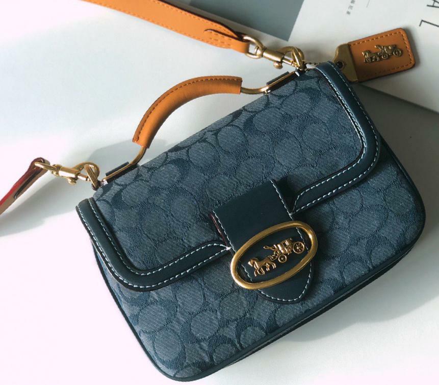 Coach Riley Top Handle 22 in Signature Chambray, 女裝, 手袋及銀包, 長銀包 Carousell