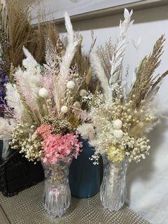 Dried flowers arrangement with vase