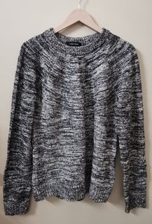 (Category: ) located in . Submitted by rvsl.closet (Listing ID 1062718570, Image 1). Description: .