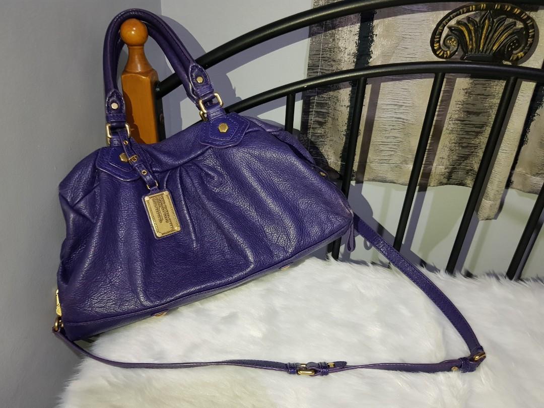Guaranteed Authentic Marc Jacobs 2 way sling bag (Category: Luxury Bags & Wallets) located in Paranaque City. Submitted by rizasauthenticitems (Listing ID 1062766473, Image 1). Description: Guaranteed Authentic Marc Jacobs 2 way sling bag 8/10 color: purple.