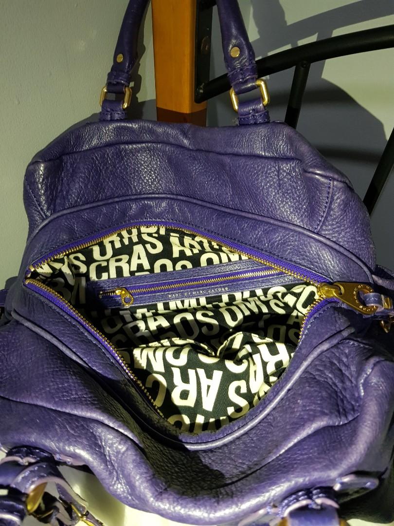 Guaranteed Authentic Marc Jacobs 2 way sling bag (Category: Luxury Bags & Wallets) located in Paranaque City. Submitted by rizasauthenticitems (Listing ID 1062766473, Image 3). Description: Guaranteed Authentic Marc Jacobs 2 way sling bag 8/10 color: purple.