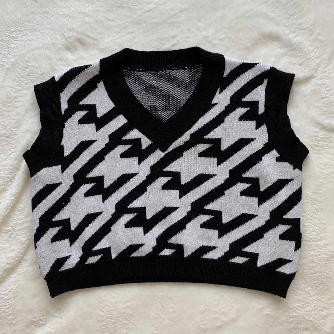 Houndstooth cropped knit sweater vest, Women's Fashion, Coats, Jackets and  Outerwear on Carousell
