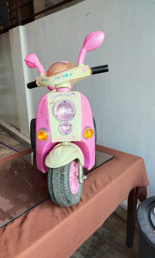 Motorcycle (Category: Car Seats) located in Quezon City. Submitted by mommyfinds (Listing ID 1062652143, Image 2). Description: kids Motorcycle Lost charger good condition needs cleaning.