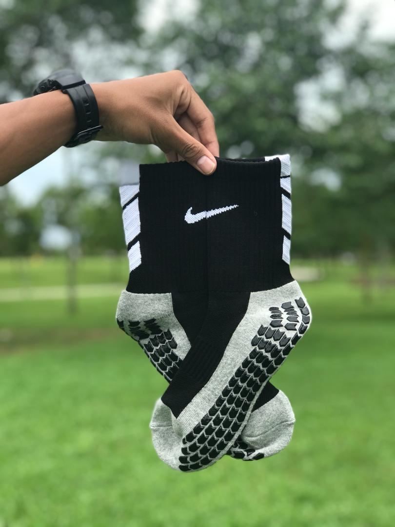 nike anti slip socks