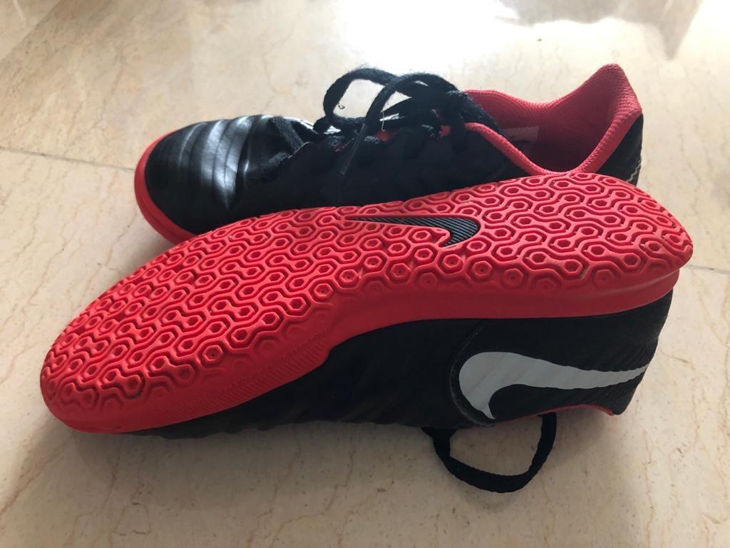 NIKE kids futsal indoor soccer shoes size 13c barely used
