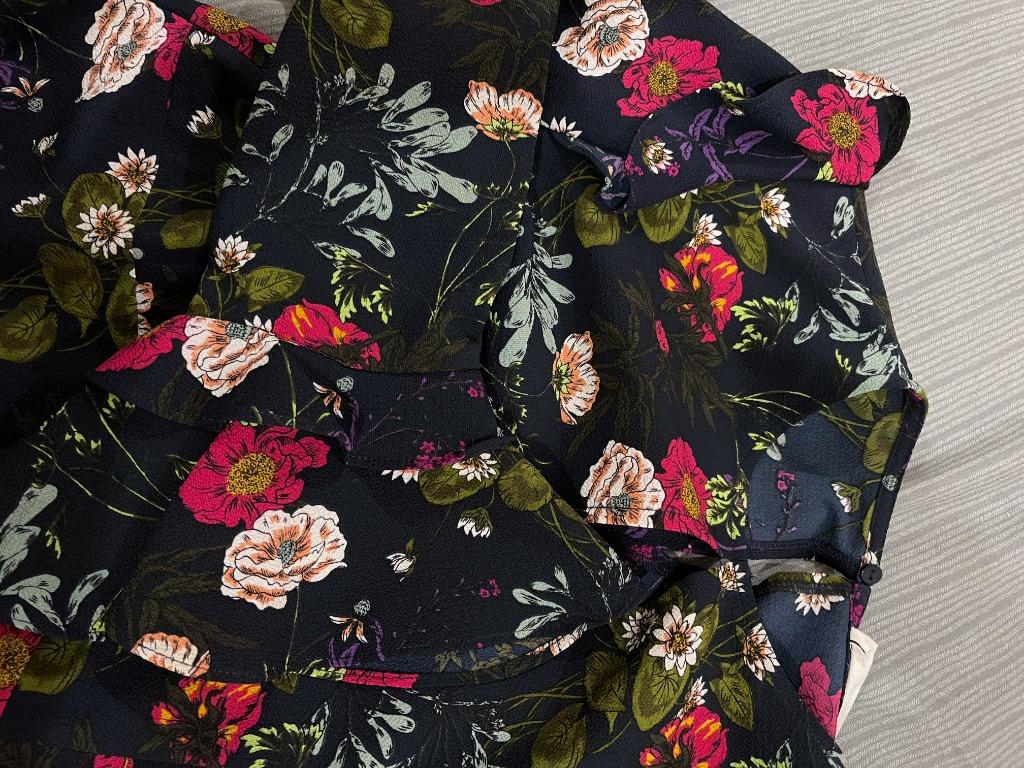 Sfera Floral Dress (Category: Dresses) located in Angeles City. Submitted by goodeeph (Listing ID 1062749285, Image 2). Description: SFERA FLORAL PRINT DRESS —Size: Small —Original and 10/10 condition (good as new) —Check photos to see item when worn RFS: Decluttering Shipping via J&T (SF to be shouldered by Buyer) Mode of Payment: BPI or GCash *No return; no exchange. *Disclaimer: GoodeePh is not affiliated with the brand posted. All copyrights 