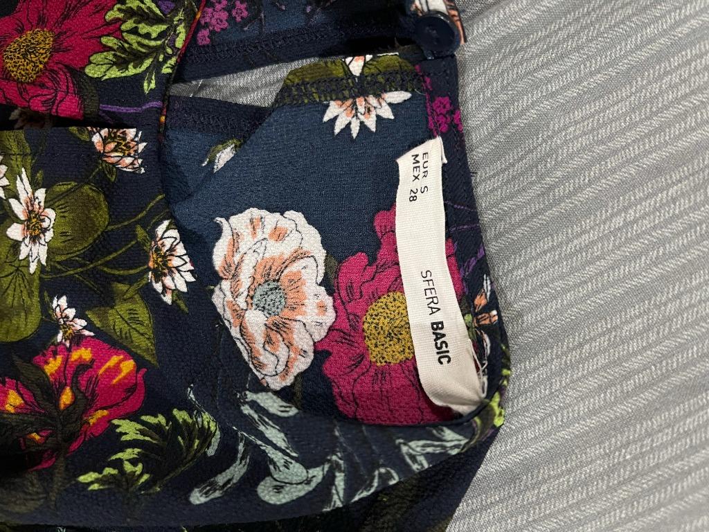 Sfera Floral Dress (Category: Dresses) located in Angeles City. Submitted by goodeeph (Listing ID 1062749285, Image 3). Description: SFERA FLORAL PRINT DRESS —Size: Small —Original and 10/10 condition (good as new) —Check photos to see item when worn RFS: Decluttering Shipping via J&T (SF to be shouldered by Buyer) Mode of Payment: BPI or GCash *No return; no exchange. *Disclaimer: GoodeePh is not affiliated with the brand posted. All copyrights 