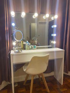Vanity Table complete with Mirror