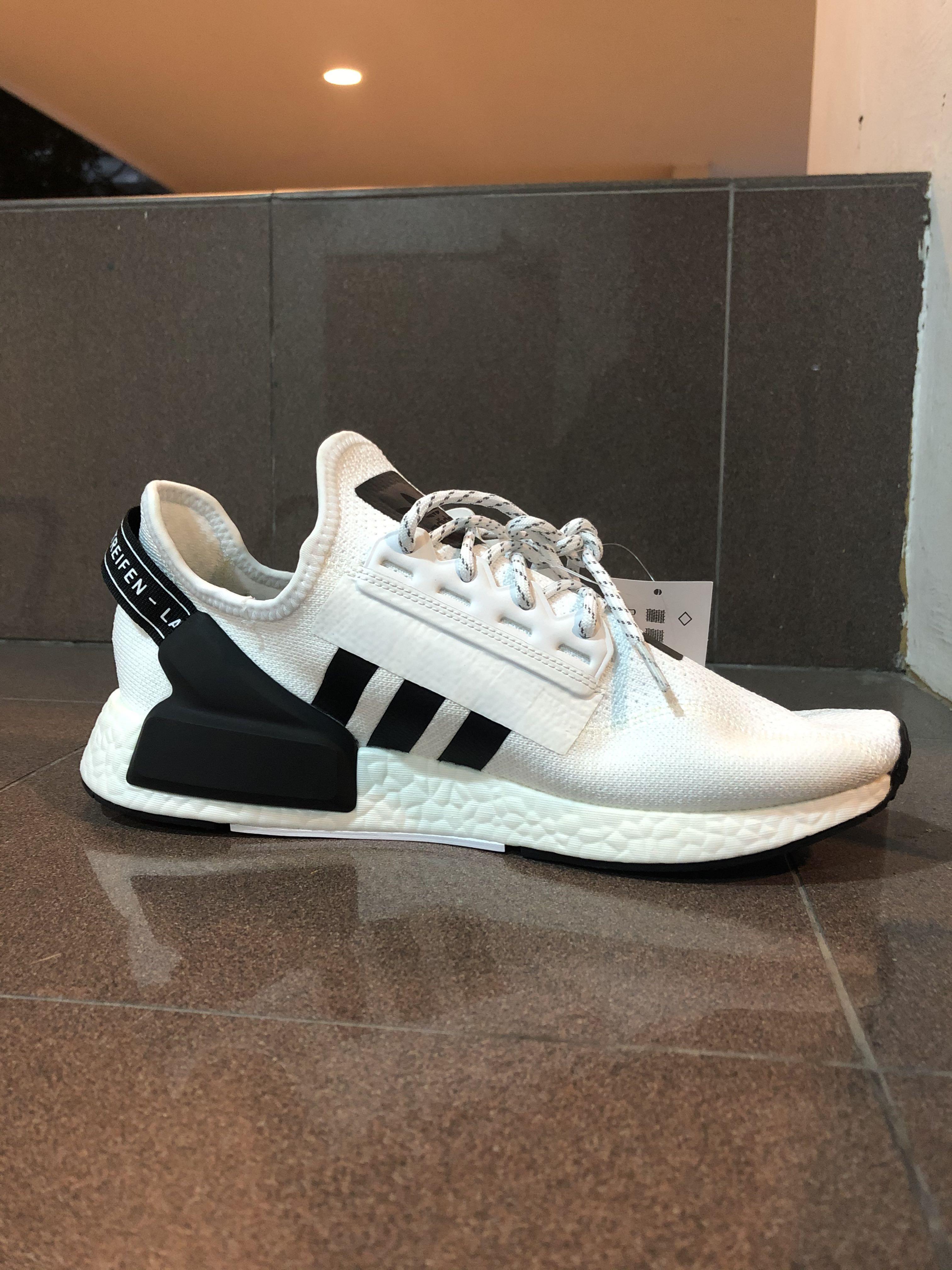 Adidas NMD V2 Runner White Sneakers, Men's Fashion, Footwear, Sneakers on  Carousell
