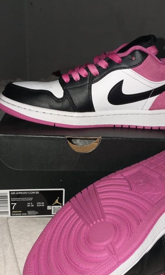 Air Jordan 1 Low Magenta, Olah Raga, Perlengkapan Olahraga Lainnya di  Carousell