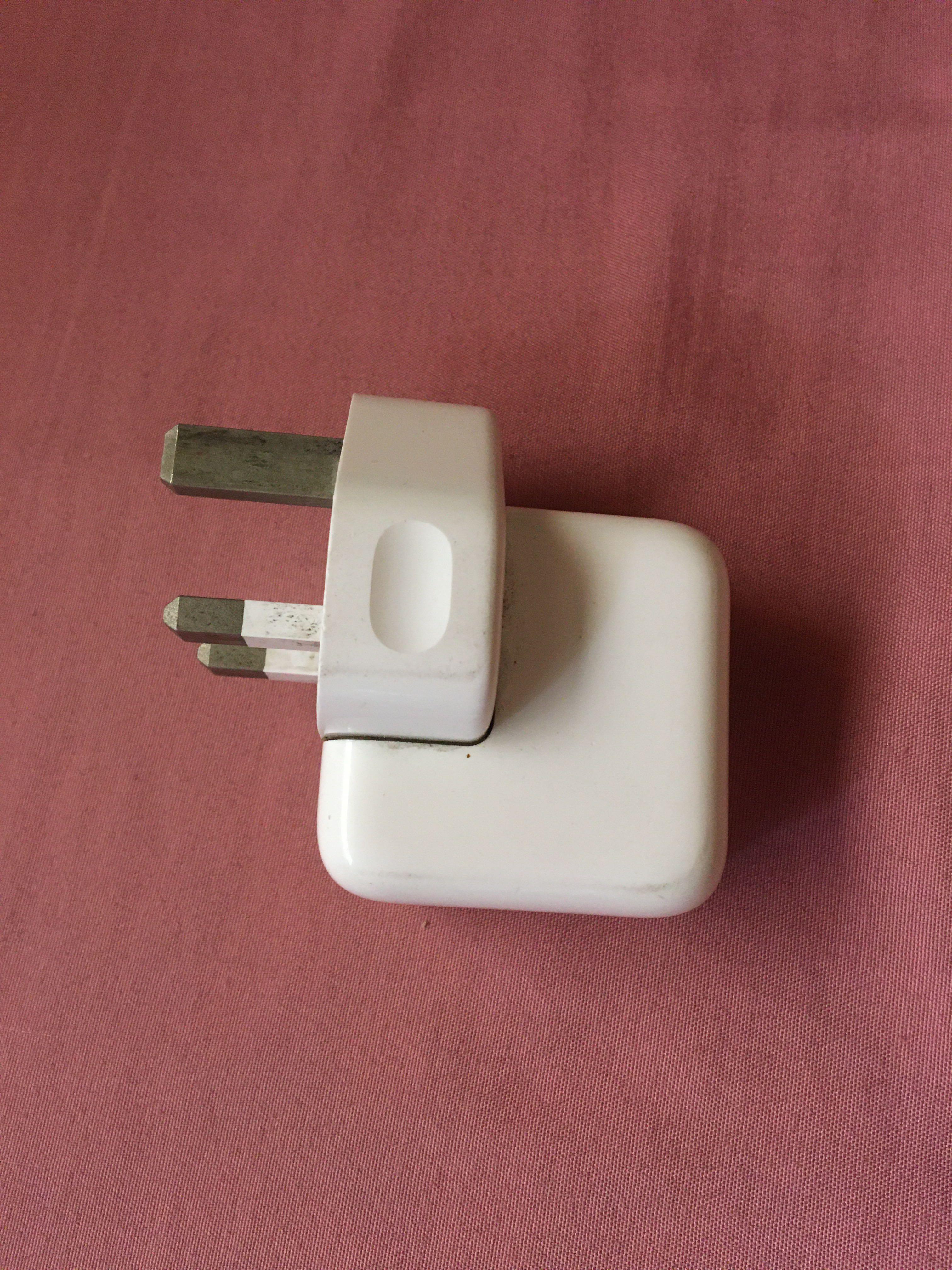 Apple Adapter ORIGINAL, Computers & Tech, Parts & Accessories, Chargers on Carousell