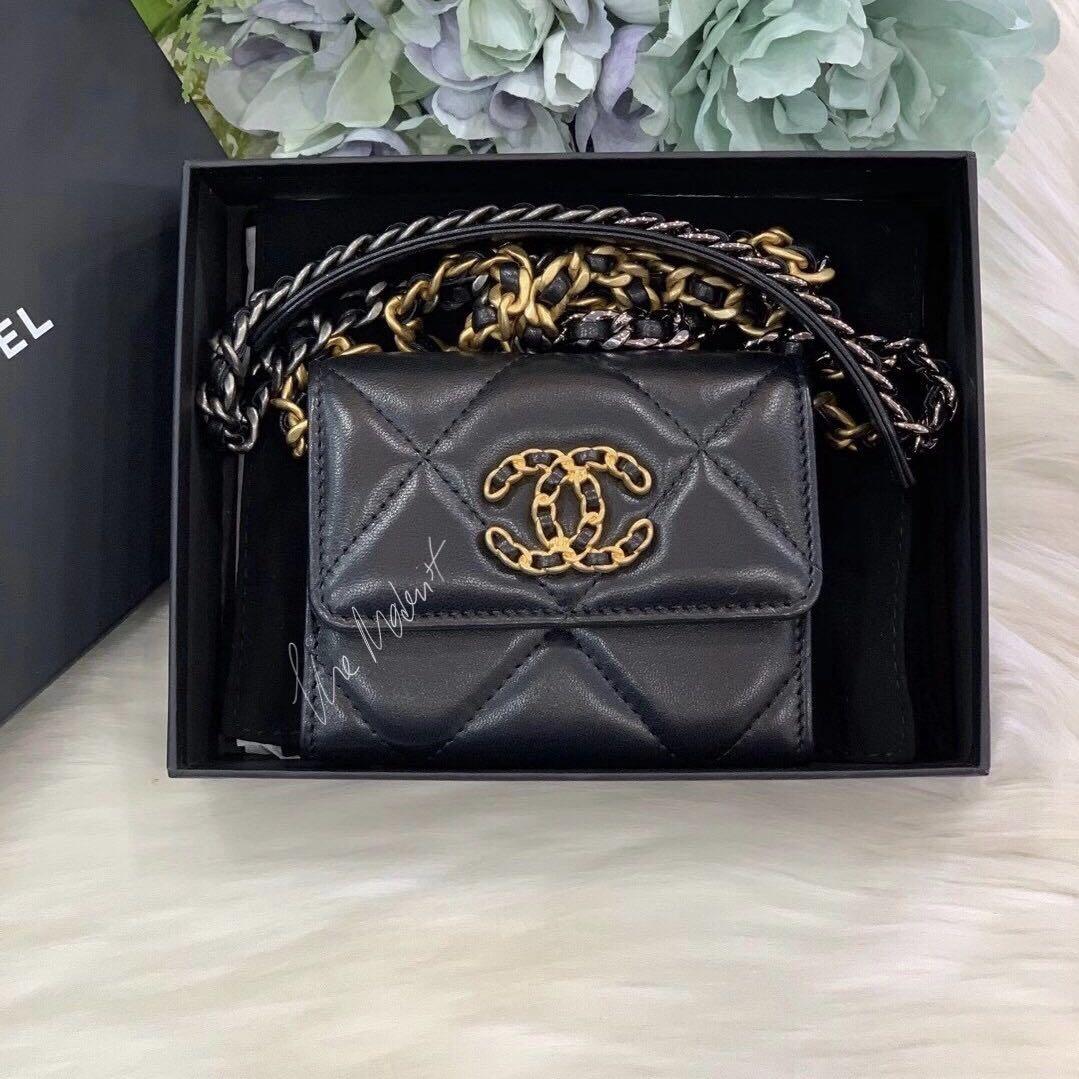Authentic Chanel 19 Flap Coin Purse With Chain (Black), Luxury, Bags &  Wallets on Carousell
