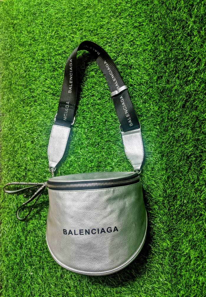Balenciaga Everyday Strap Crossbody Unisex, Women's Fashion, Bags &  Wallets, Cross-body Bags on Carousell