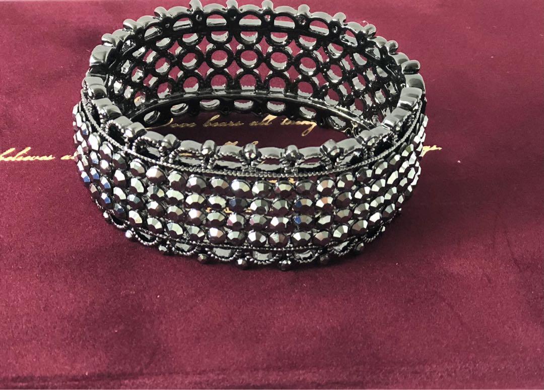 Bangle (Category: Other Accessories) located in Singapore. Submitted by lhencpm (Listing ID 1062826735, Image 3). Description: .