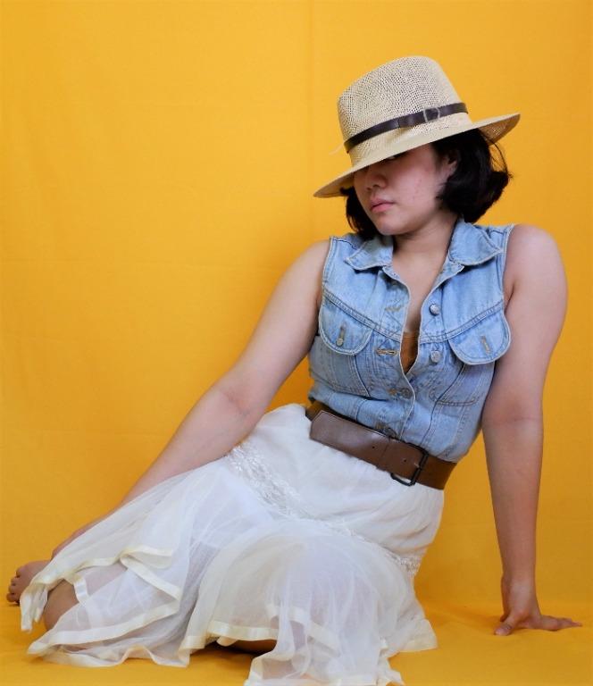 [BUNDLE] Denim Vest and Lace Skirt (Category: Skirts) located in Antipolo. Submitted by clutteredge (Listing ID 1062919936, Image 1). Description: Style: Kinda feels a bit country. A heavy denim vest that you can wear in different ways and a flowy, lacy skirt to fit a cute and adorable look. Size: S-M.