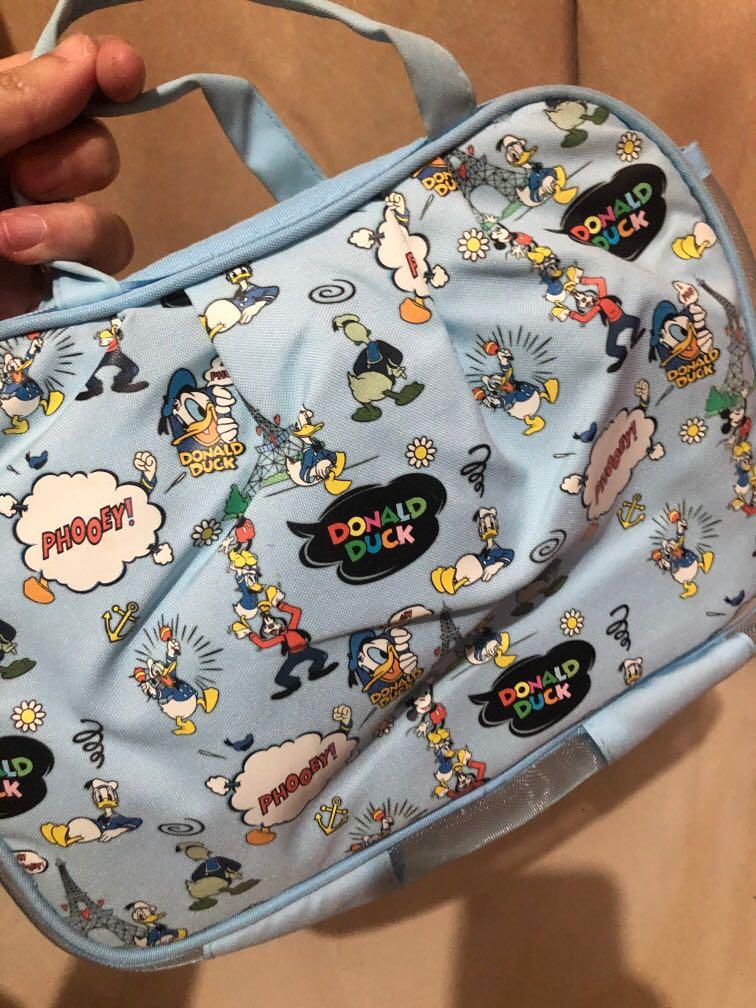 Donald Duck hangbag (Category: Diaper Bags & Wetbags) located in Quezon City. Submitted by cristintin (Listing ID 1062870231, Image 2). Description: Used pero parang hndi nagamit. Nilagayan lng ng abubor ng anak ko. Can be used as bag organizer sa diaper bag kasi may mga compartments sya. Cute sya. Di lng tlga type ng anak ko yung color gusto nya lahat pink..