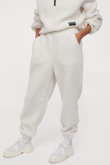 H&M Faux Shearling Joggers (Category: Other Bottoms) located in Quezon City. Submitted by jw.declutters (Listing ID 1062916134, Image 2). Description: •Size S (size chart is shown on the last pic) Joggers in soft faux shearling with a high waist. Covered elastic at waistband, side pockets, and slightly dropped gusset. Covered elastic at hems..