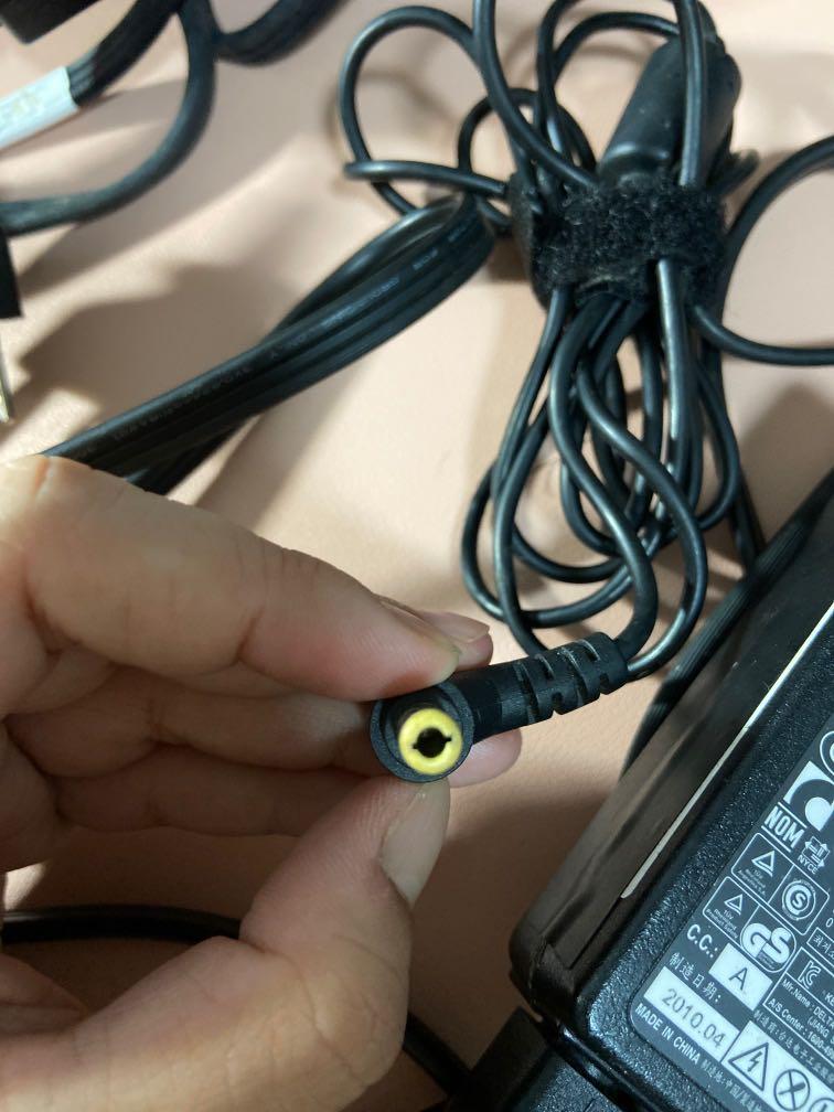 Lenovo laptop charger (Category: Laptops & Notebooks) located in Pasig City. Submitted by chuchayukay (Listing ID 1062922787, Image 3). Description: .