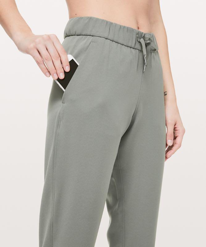 Lululemon BNWT On The Fly Wide Leg Pant 7/8 - Size 4 Grey Sage, Women's  Fashion, Activewear on Carousell