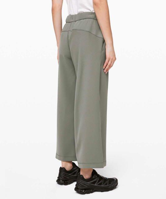 Lululemon BNWT On The Fly Wide Leg Pant 7/8 - Size 4 Grey Sage, Women's  Fashion, Activewear on Carousell