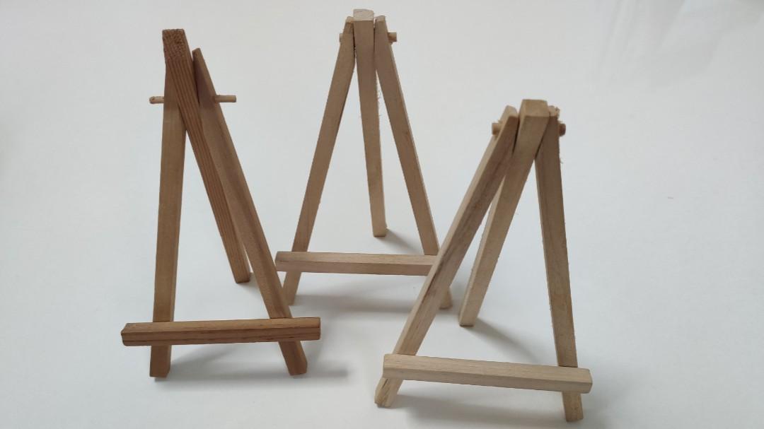 LIKE NEW] Small Easels 30cm and 24cm, Hobbies & Toys, Stationery & Craft,  Craft Supplies & Tools on Carousell