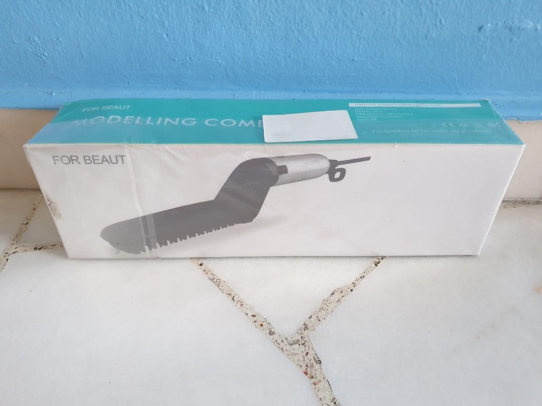 Modelling Comb (Category: Hair) located in Singapore. Submitted by vtengrg18 (Listing ID 1062822503, Image 1). Description: .