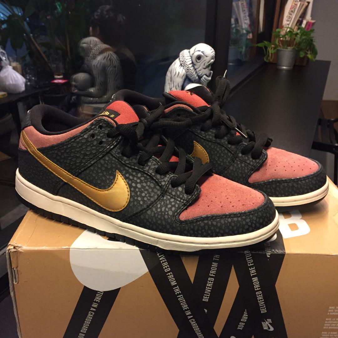 Nike sb dunk low walk sales of fame