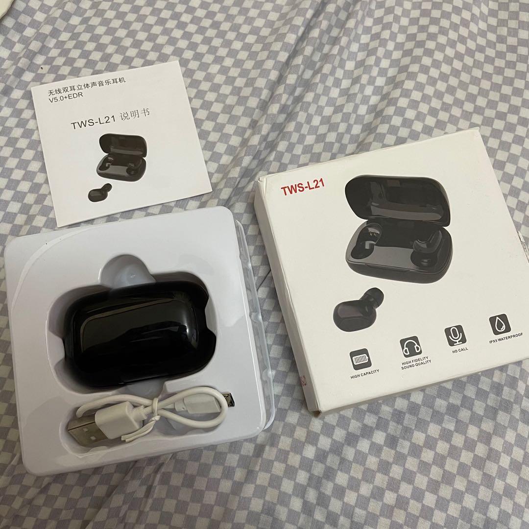 TWS Earbuds (Category: Earphones) located in Muntinlupa City. Submitted by patfollosco (Listing ID 1062904590, Image 1). Description: Good quality. Mura lang. 3 units available..